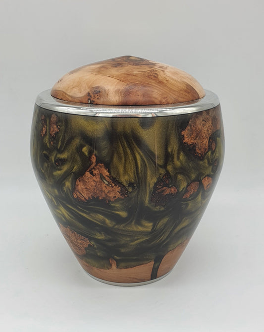 Applewood Urn