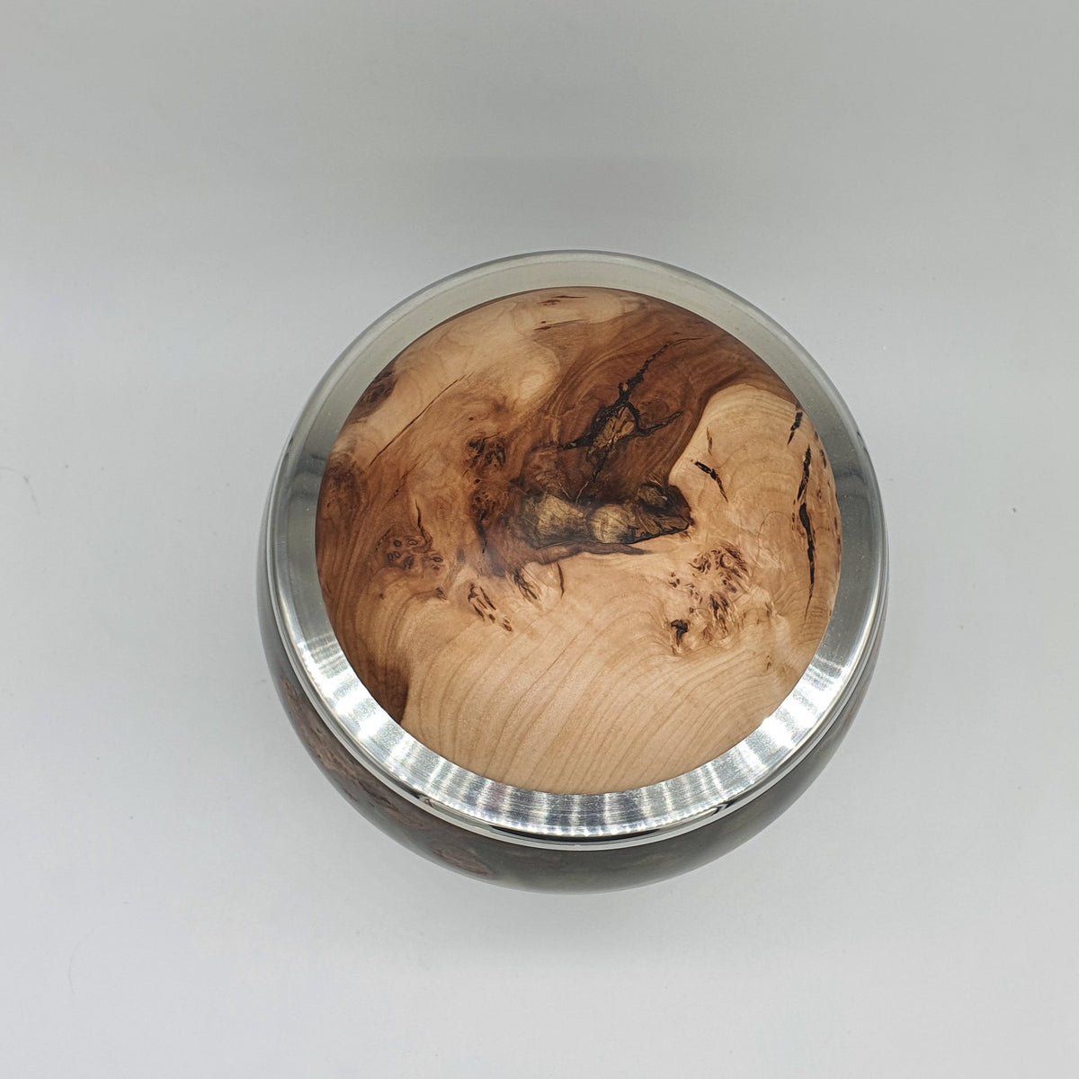 Applewood Urn