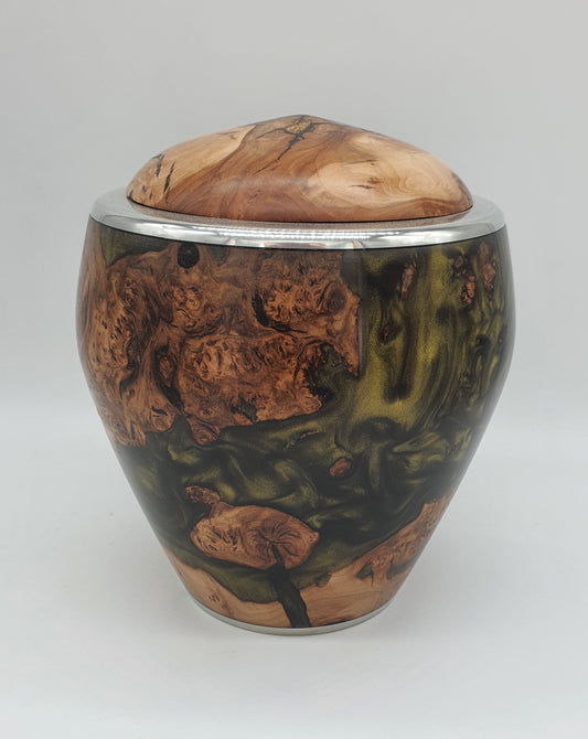 Applewood Urn