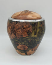 Load image into Gallery viewer, Applewood Urn