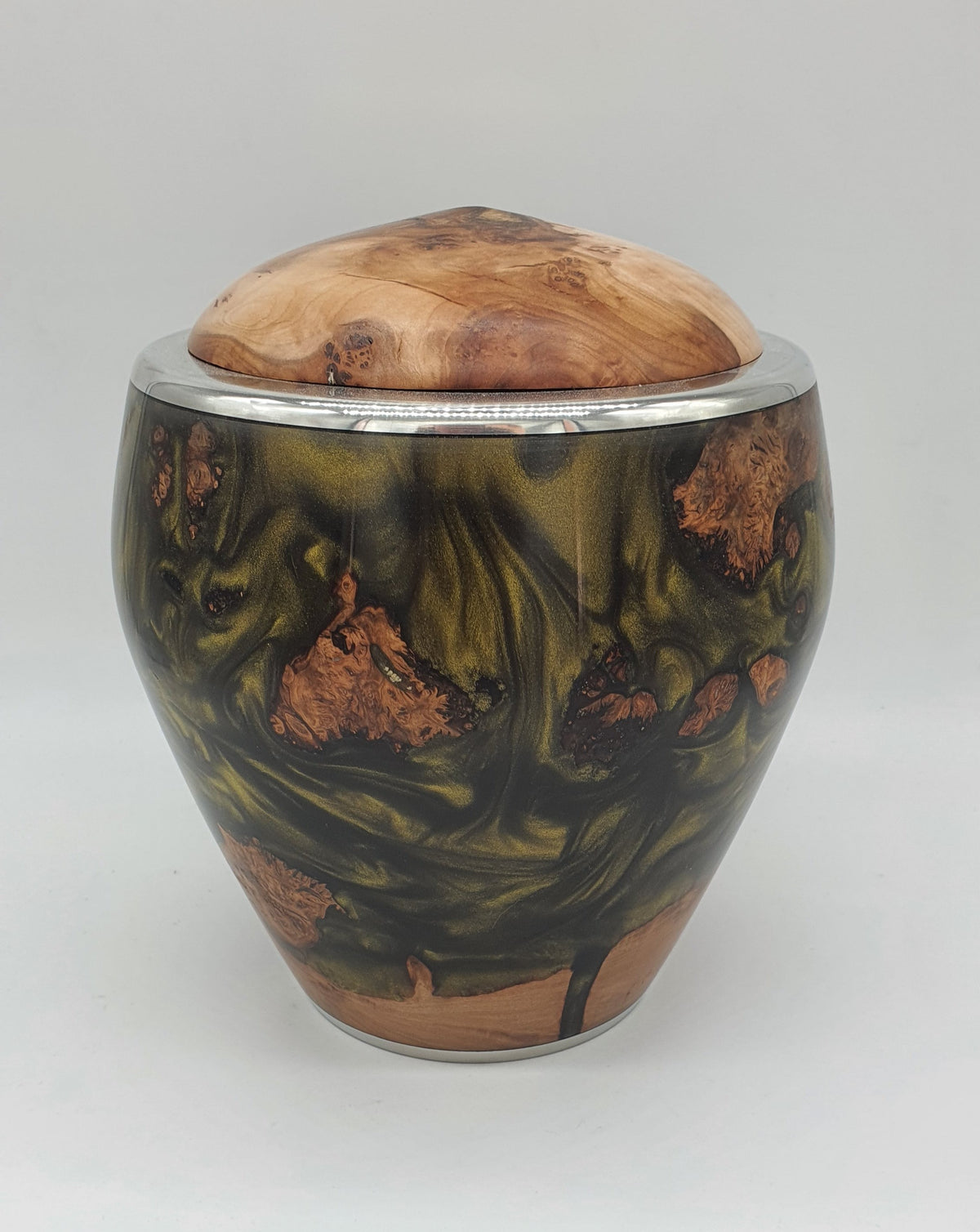 Applewood Urn