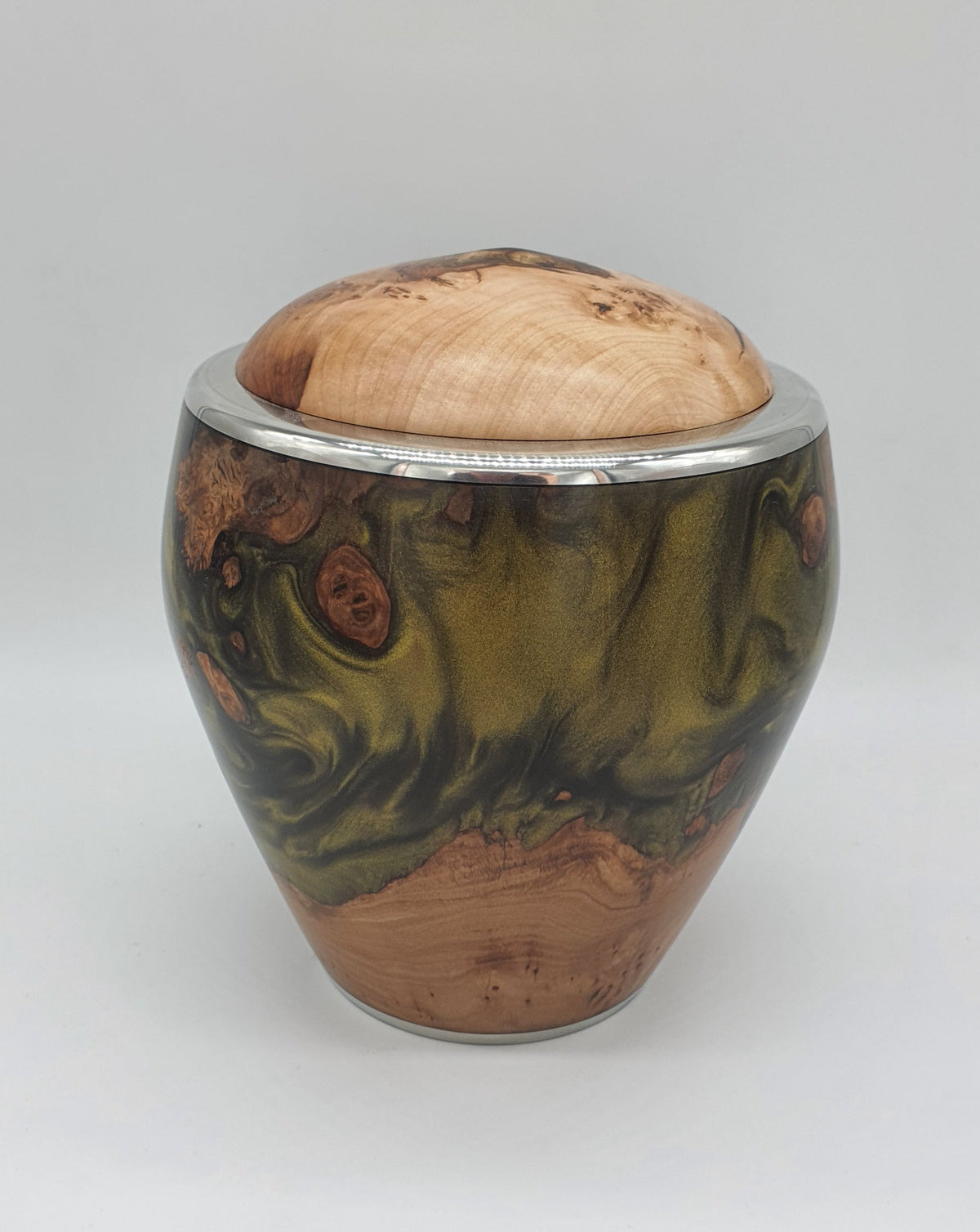 Applewood Urn